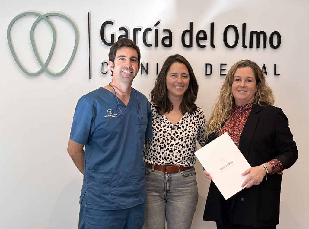 Acuerdo de colaboración entre el AMPA Champagnat (Maristas San Fernando de Sevilla) y Dental García del Olmo
