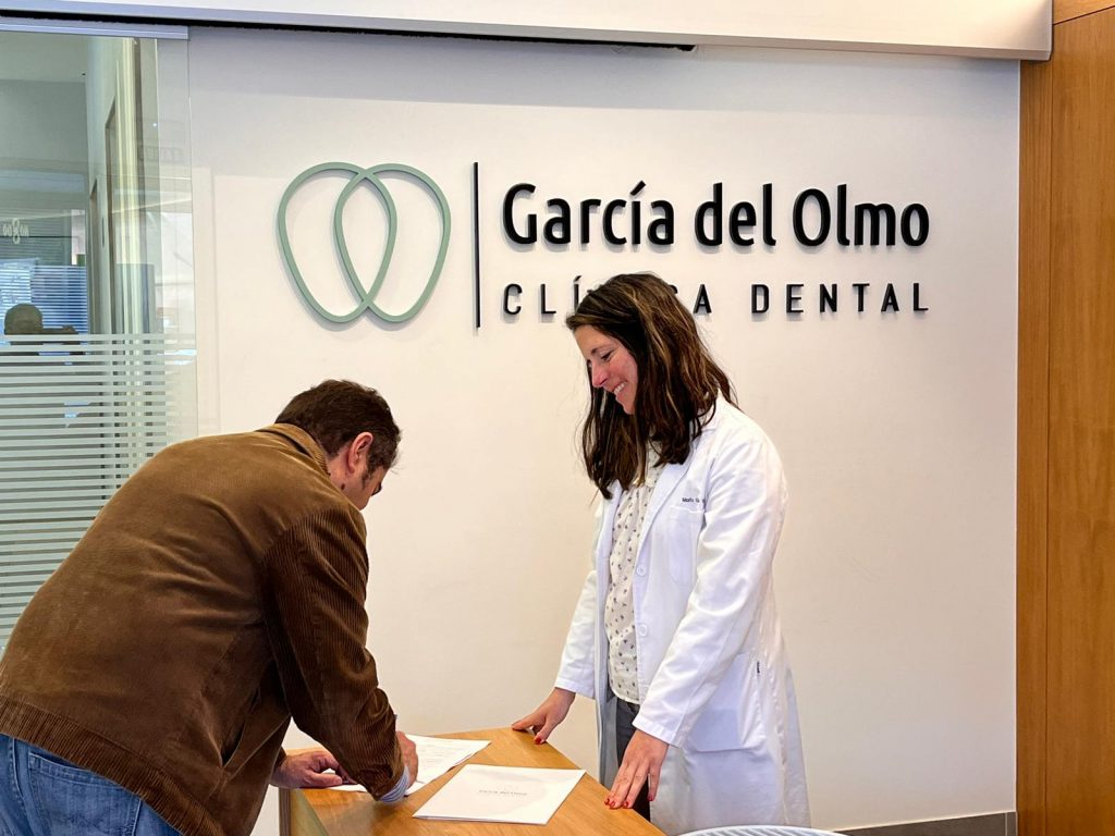 Firma del convenio de colaboración entre Dental García del Olmo y el Sindicato Educativo ANPE-Andalucía